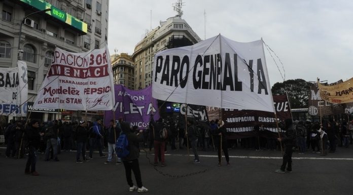 El martes de protestas arrancó con dos cortes en el Obelisco y Palermo