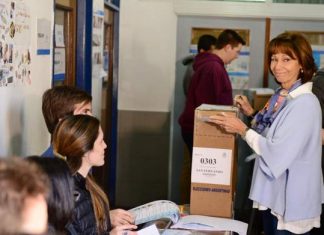 Militantes de Cambiemos increparon a Alicia Andreotti cuando votaba