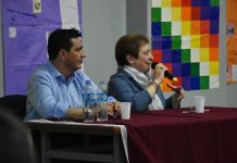 La Dirección de Gestión Participativa de Resolución de Conflictos Vecinales del Gobierno de Morón recibió la Certificación de Normas ISO 9001 por parte del Instituto Argentino de Normalización y Certificación (IRAM). El área logró posicionarse como modelo de gestión a nivel internacional ya que la certificación fue emitida por el Organismo Argentino de Acreditación (OAA) que representa al país en foros mundiales como la International Accreditation Forum (IAF), International Laboratory Accreditation Co-operation (ILAC) y la Interamerican Accreditation Co-operation (AAC). Para conseguir la certificación, la Dirección pasó por dos auditorías, en las que se evaluó el desempeño del personal y los procesos de trabajo que realizan diariamente. Además, se implementó un Manual de Procedimientos en donde se clasifican las tareas de cada empleado, optimizando el servicio que se brinda al vecino. “Este es un ejemplo más de nuestro compromiso con el vecino. Logramos la Certificación de Normas ISO gracias al esfuerzo de un equipo que trabaja todos los días para brindar una mejor calidad de servicios”, expresó el Intendente Ramiro Tagliaferro. Sobre el reconocimiento, la Directora del área, Susana Marín comentó: “Nos planteamos este desafío para brindar un mejor servicio al vecino de Morón. En el ámbito de la gestión pública la certificación de IRAM es algo muy importante y un hecho significativo, seguimos trabajando en equipo para lograr la mejor calidad”. En los últimos 20 meses de gestión, el área realizó una intensa tarea para la normalización del trabajo en sus oficinas. Hoy, cada uno de los casos de conflicto vecinal que atiende la Dirección cuenta con un expediente físico, que sirve para documentar la problemática y llegar a una solución a través de la mediación. En caso de que esto no suceda, el mismo documento puede ser utilizado ante la Justicia. Actualmente la Dirección de Gestión Participativa de Resolución de Conflictos Vecinales cuenta con 9 centros de mediación funcionando en Morón: uno en cada UGC y dos nuevos en el Barrio Carlos Gardel, El Palomar, y otro en la Casa de la Memoria y la Vida, Castelar sur. El área forma parte de la Red Federal de Centros de Mediación Comunitaria, que pertenece a la Dirección Nacional de Mediación del Ministerio de Justicia y Derechos Humanos.