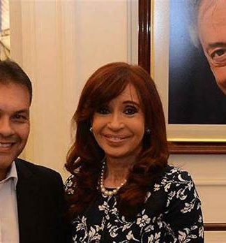 Denuncian que el intendente de Moreno salió del país sin permiso y podría ser suspendido
