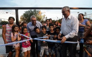 Julio Zamora inauguró los nuevos juegos y la estación aeróbica en la plaza de Ricardo Rojas