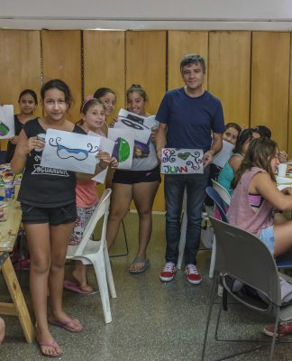 Zabaleta visitó la colonia cultural de verano para chicos del Municipio de Hurlingham