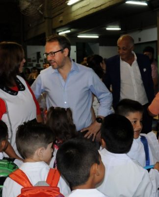 Valenzuela inauguró el inicio de clases en Tres de Febrero