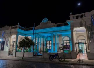 El HCD de San Isidro se ilumina de azul para generar conciencia sobre el autismo