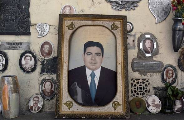 Una muestra sobre los aspectos íntimos de los cementerios en el HCD de San Isidro