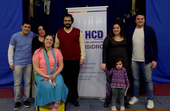 La compañía teatral “para todos los compas” presentó una sensacional obra para chicos