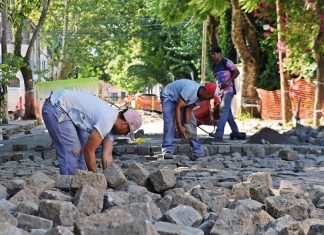 San Fernando repara y pone en valor el adoquinado de la calle San Ginés