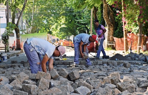 San Fernando repara y pone en valor el adoquinado de la calle San Ginés