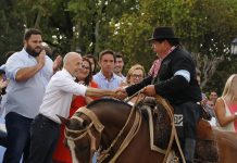 Espectacular desfile tradicionalista en honor a la firma del Tratado del Pilar