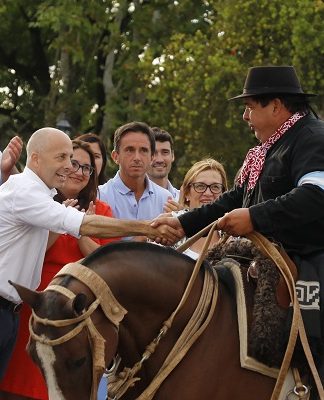 Espectacular desfile tradicionalista en honor a la firma del Tratado del Pilar