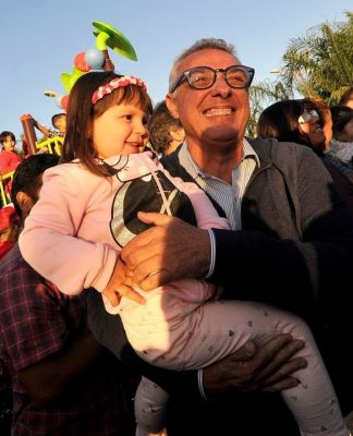 Julio Zamora inauguró la plaza N°27 y anunció obras de asfalto y gas para el barrio Las Tunas