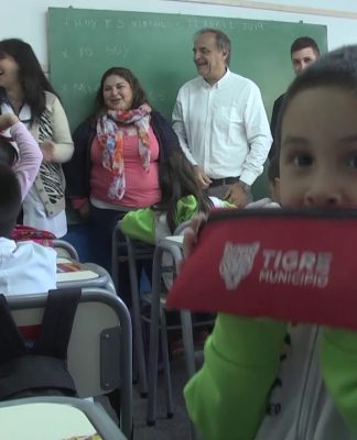 Tigre entrega sillas y bancos nuevos para 4500 alumnos de las escuelas primarias públicas