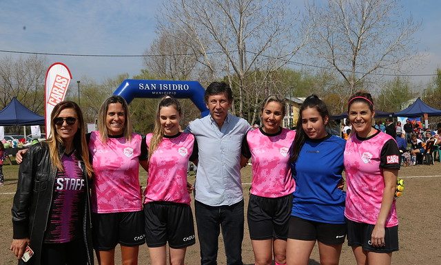 San Isidro: cientos de jugadoras en el torneo de fútbol femenino “Pink Soccer”