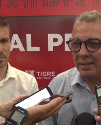 Julio Zamora recibió a Augusto Costa en Tigre: reunión con PyMEs y visita al Teatro Municipal Pepe Soriano