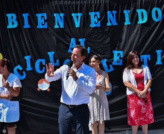 Ariel Sujarchuk participó del inicio del ciclo lectivo en dos instituciones educativas de Escobar