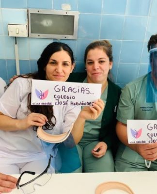 Colegio de Ballester fabrica y dona máscaras de protección