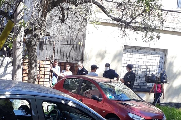 INSÓLITO: En San Fernando una policía se quiso mudar violando la cuarentena