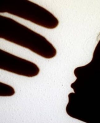Mujer detenida por prostituir a su hija de 9 años