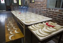 San Isidro: personal de salud recibe máscaras fabricadas y donadas por docentes