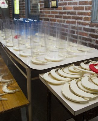 San Isidro: personal de salud recibe máscaras fabricadas y donadas por docentes