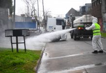 San Fernando: continúan con la desinfección de frentes de casas y comercios para prevenir el coronavirus