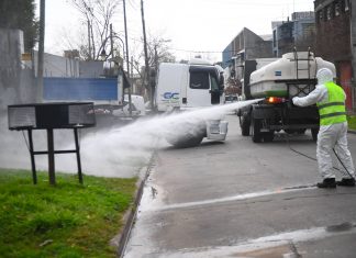 San Fernando: continúan con la desinfección de frentes de casas y comercios para prevenir el coronavirus