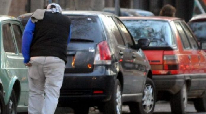 Tres de Febrero: tras una ordenanza propulsada por el intendente, los cuidacoches no podrán trabajar