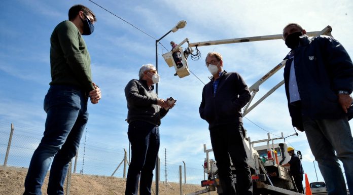 Julio Zamora supervisó una renovación de 40 luminarias en Rincón de Milberg