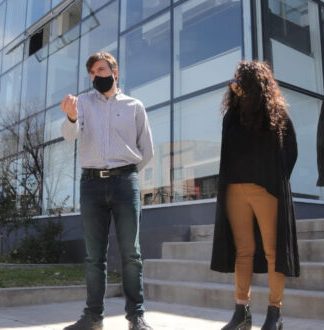 Morón: el intendente visitó al equipo de teleseguimiento a geriátricos