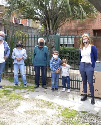 Tigre: el intendente entregó premios por los sorteos del Día del Jubilado