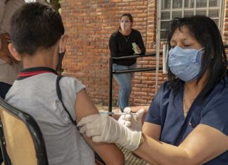 San Isidro: la campaña de vacunación continuó en la Escuela Malvinas de Beccar
