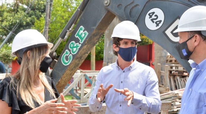 San Fernando: Juan Andreotti y Malena Galmarini supervisaron la instalación de conductos cloacales en el barrio Mil Viviendas