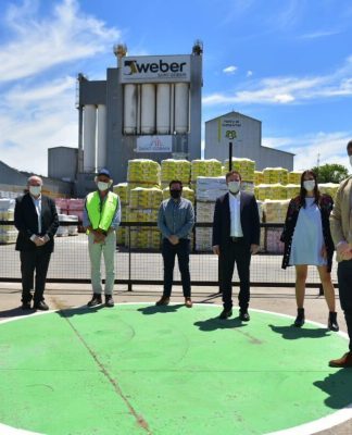 Malvinas Argentinas: Otermín y Nardini recorrieron la planta de Weber Saint-Gobain