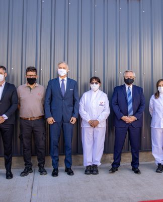 Alberto Fernández visitó la planta del laboratorio Richmond que invertirá U$S 80 millones en el país