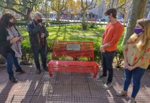 San Fernando: se instaló un Banco Rojo en la Plaza Mitre para concientizar sobre la violencia de género