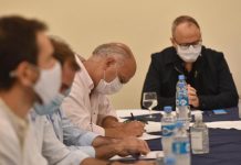 Grupo descontento con Valenzuela, desempolva la militancia y salen a caminar las calles