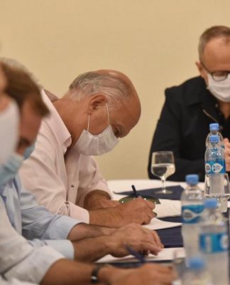 Grupo descontento con Valenzuela, desempolva la militancia y salen a caminar las calles