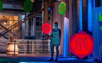 Malena Galmarini y Tristán Bauer recorrieron la muestra “Día Cero” en el Palacio de las Aguas Corrientes