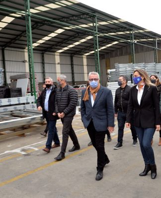 Jorge Ferraresi, Malena Galmarini, y Julio Zamora visitaron la empresa Ecosan en Don Torcuato