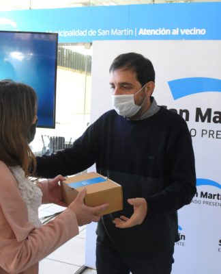 Fernando Moreira entregó medidores de dióxido de carbono a escuelas de gestión privadas de San Martín