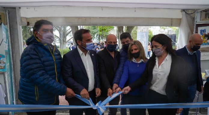 Semana de la Educación: Ariel Sujarchuk inauguró la sexta edición de la Feria del Libro y la Feria Universitaria