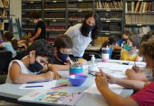 Soledad Martínez visitó un taller de historietas para niños en la Biblioteca Municipal