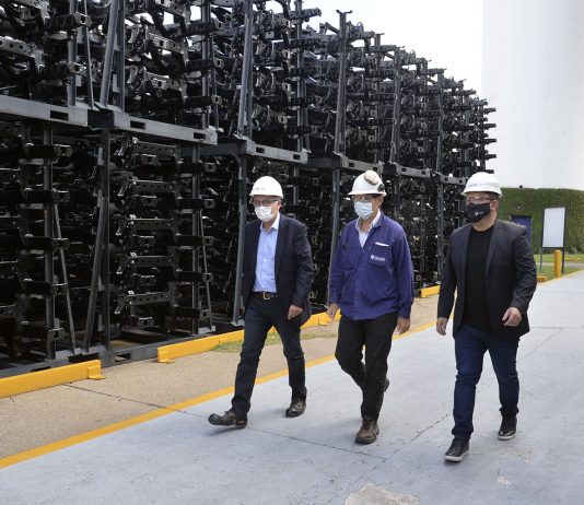 Julio Zamora visitó la empresa Metalsa en El Talar