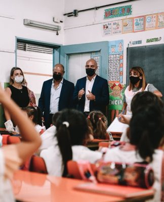 Beto Ramil inauguró el ciclo lectivo 2022 en una escuela pública del barrio Lambertuchi de Belén de Escobar