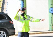 La Municipalidad les exige a los barrios cerrados que reglamenten el ingreso y egreso de todos los vehículos que obstruyen la vía pública en los accesos a sus predios