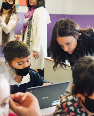 Vicente López fomenta el aprendizaje en programación y matemática