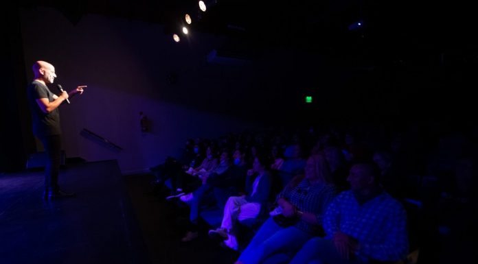 A sala llena, Martín Pugliese subió a escena en el Teatro Martinelli