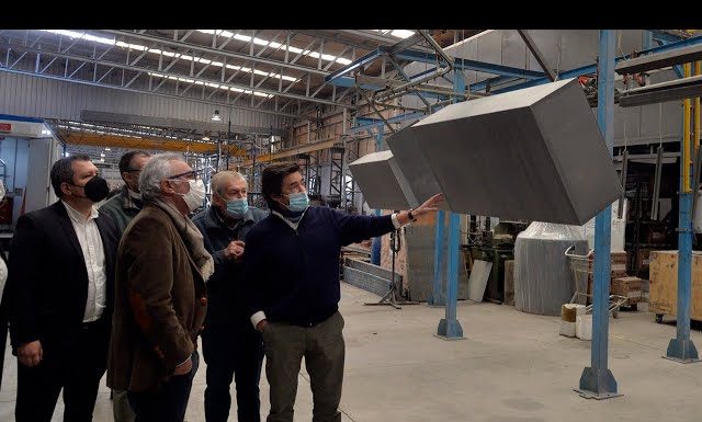 Julio Zamora recorrió las instalaciones de la empresa Nöllmed en Troncos del Talar