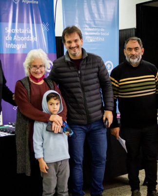 Roberto Costa visitó el Concejo Deliberante de Tres de Febrero con la presentación de su libro “Los Concejales”