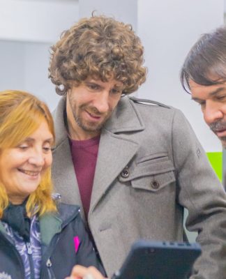 Juan Andreotti acompañó a adultos mayores en un “Taller de Tecnología”